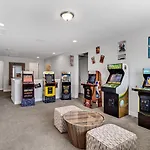8 Bedroom Private Pool Arcade Game Room Villa