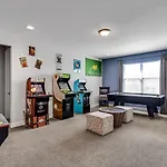 8 Bedroom Private Pool Arcade Game Room Villa