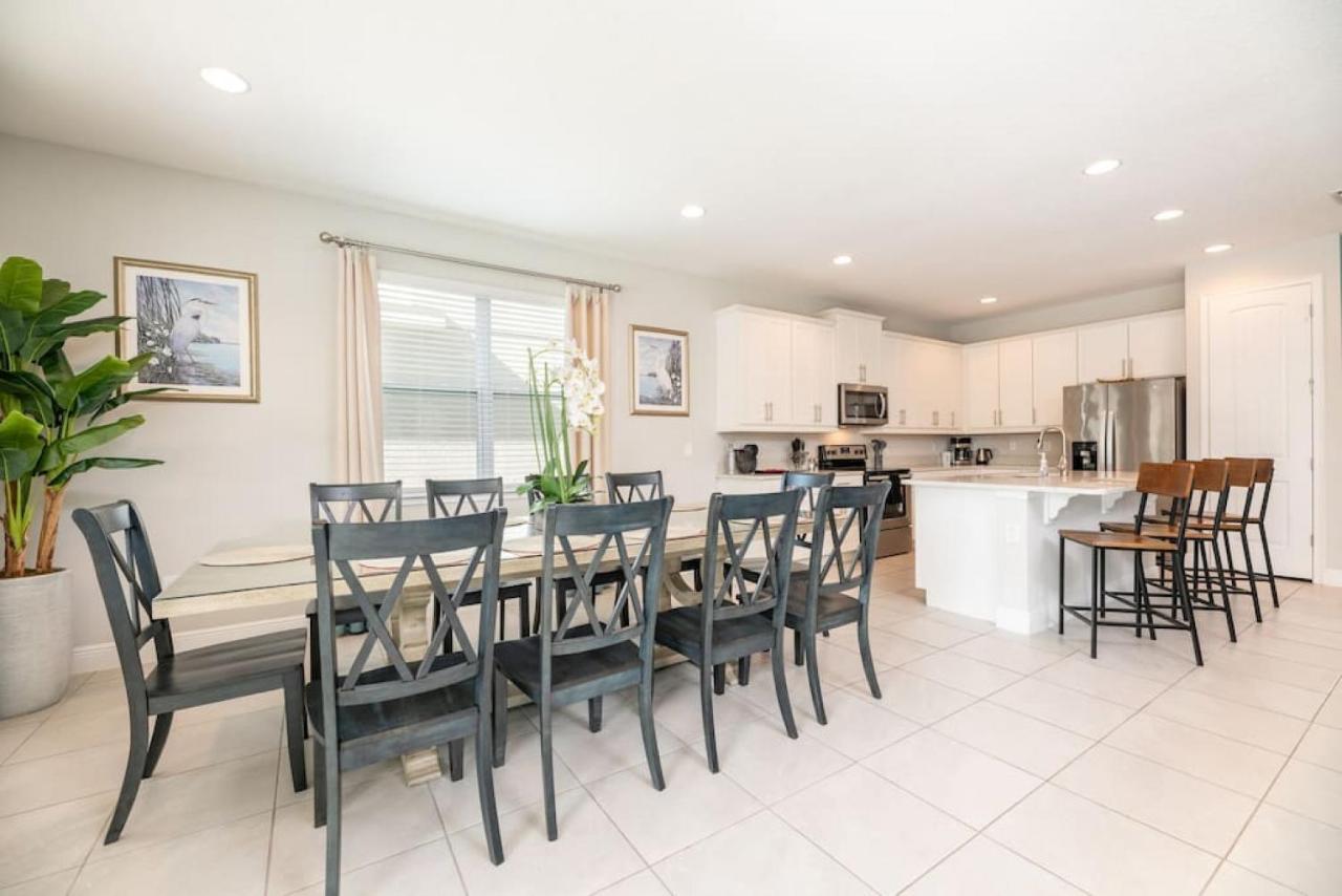 Casa de férias Spacious 8 Bdr Family With Arcades And Free Pool Heat *
