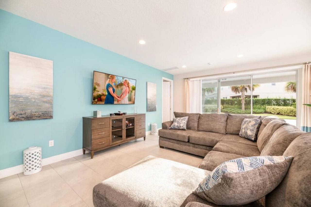 Casa de férias Spacious 8 Bdr Family With Arcades And Free Pool Heat *