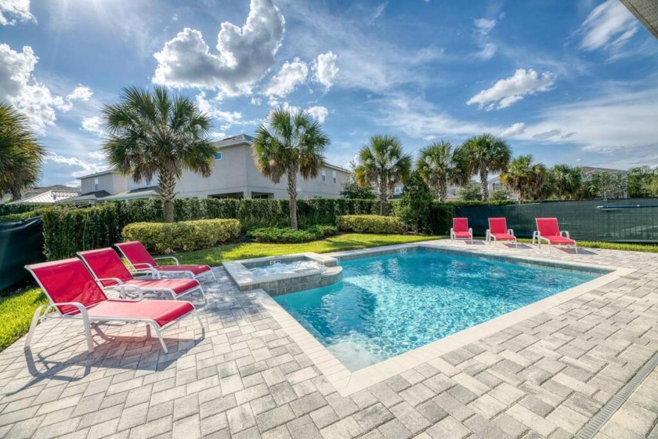 Casa de férias Spacious 8 Bdr Family With Arcades And Free Pool Heat